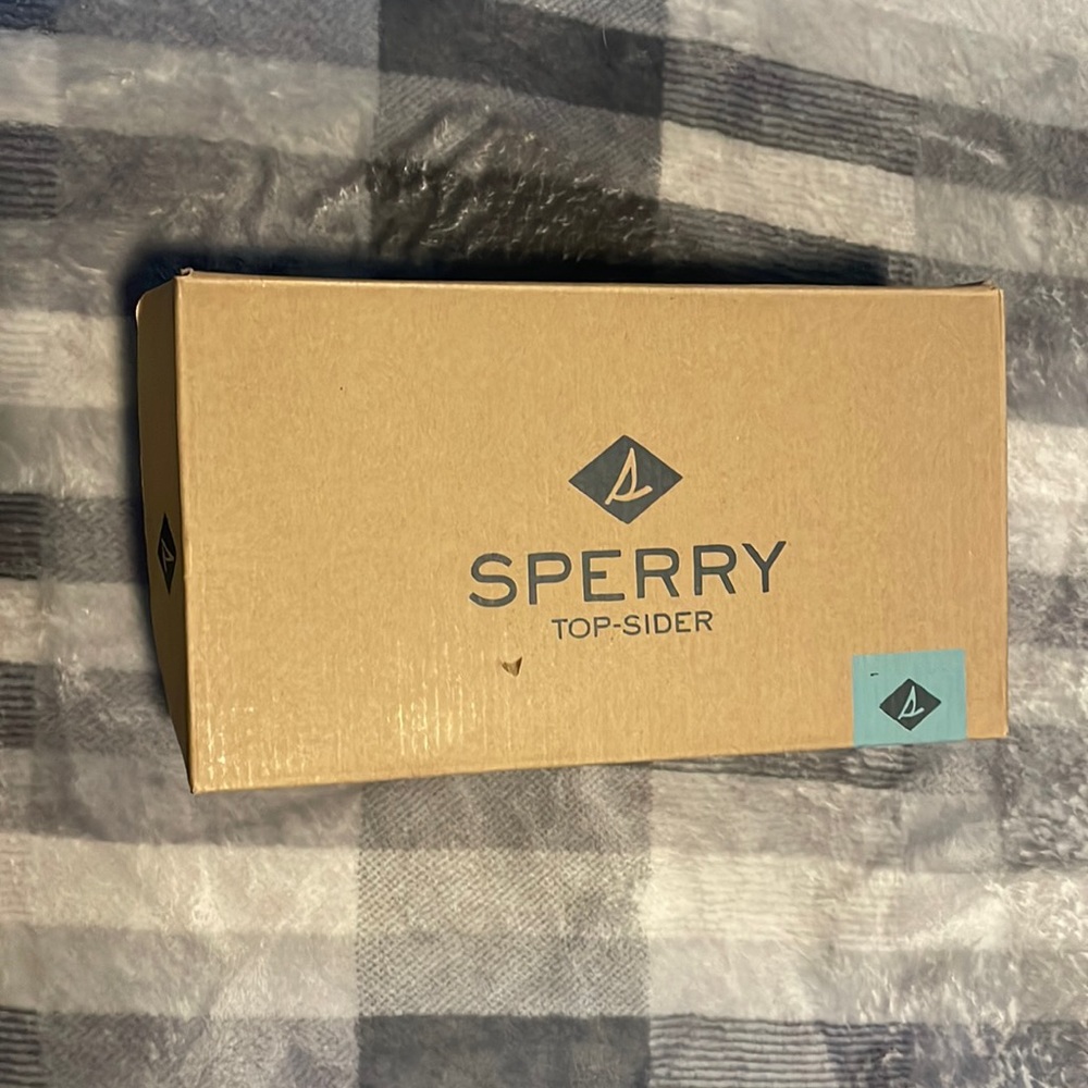 Women’s sperry eye rose size 7. Great condition.